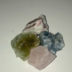 Four medium sized raw crystal set🤍